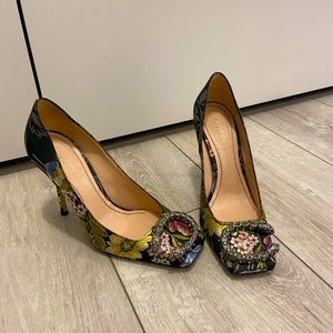Gucci size 35 heels